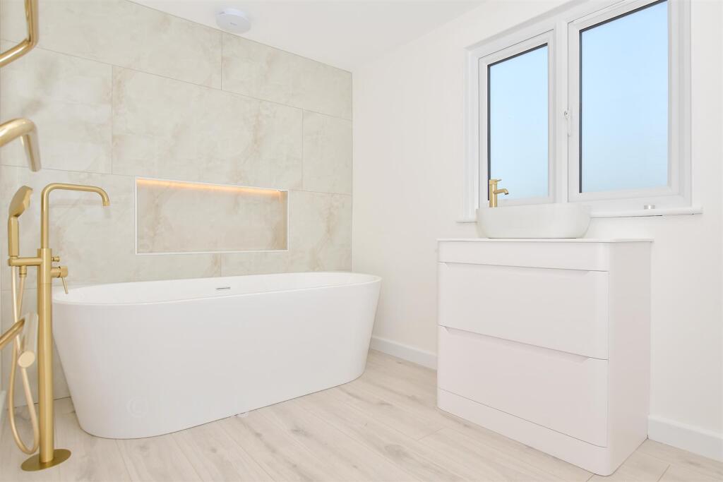 House in Maidstone, Loose - View 4