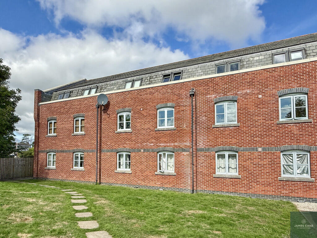Apartment in Truro - View 2