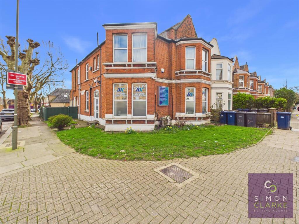 Main image of property: Ballards Lane, North Finchley, N12 - RENT INCLUDES WATER RATES