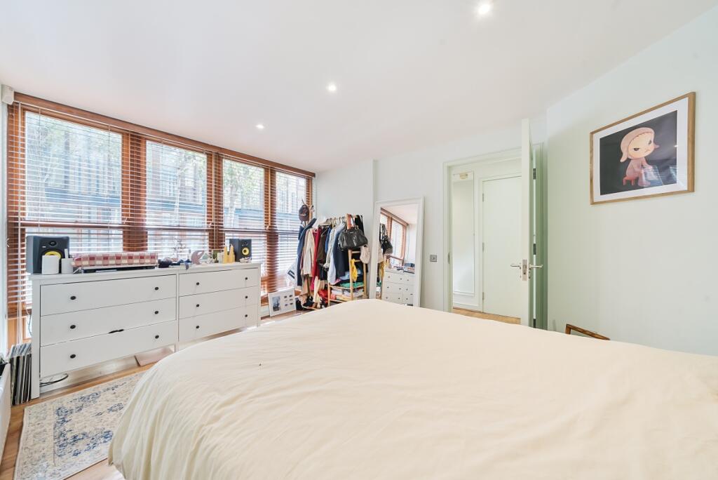 3 bedroom mews property for rent