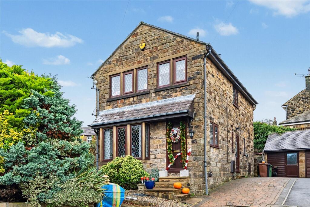 Main image of property: Chaddlewood Close, Horsforth, Leeds