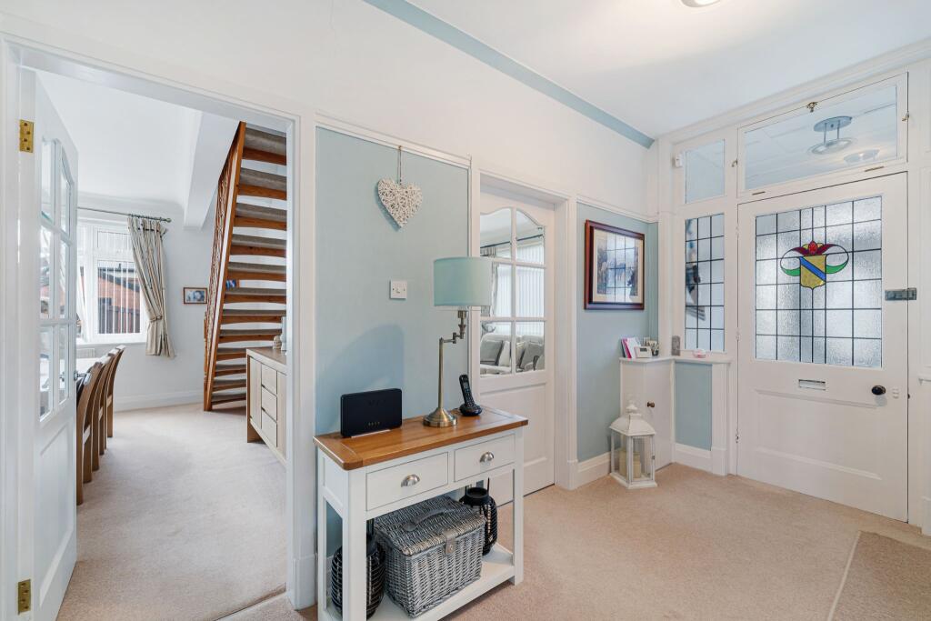 With Large Attic Room, The Willows, 252 Blackburn Road, Bolton, BL7 0PH photo 4