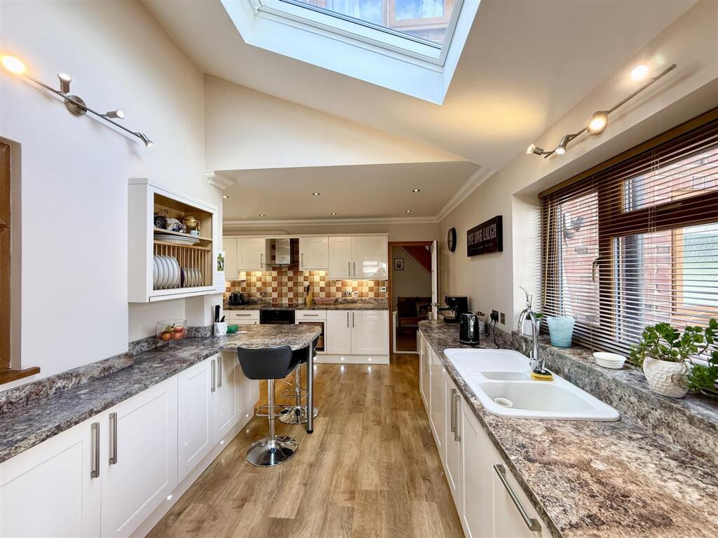 House in Broadland, Frettenham - More