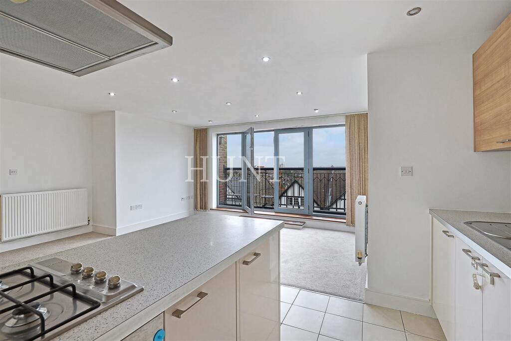 Apartment in Woodford Green, Woodford - More