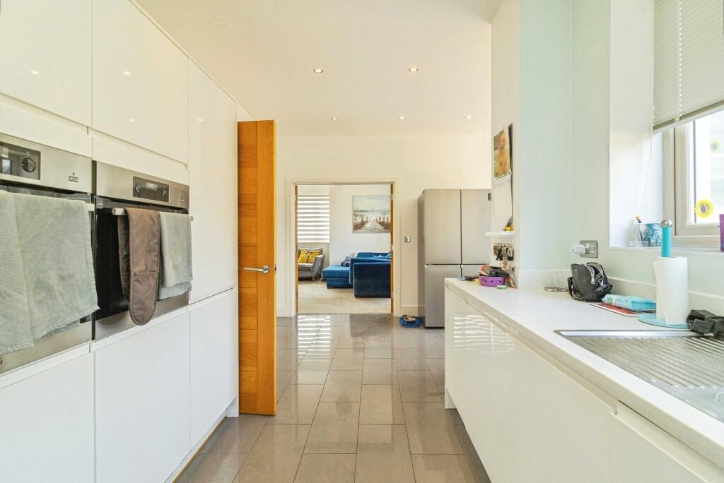 House in Milton Keynes, Walton - View 4