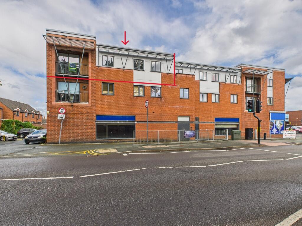 2-bed flat on Royal Oak Court, Frogmore Road, Market Drayton, Shropshire, £115,000