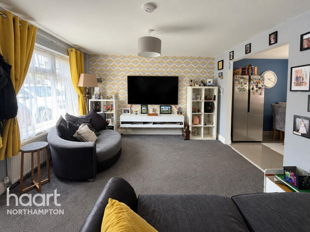 House in Northampton, Blackthorn - View 4