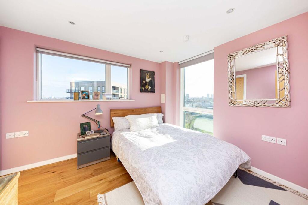 Apartment in London, Silver Wharf, Poplar - View 5