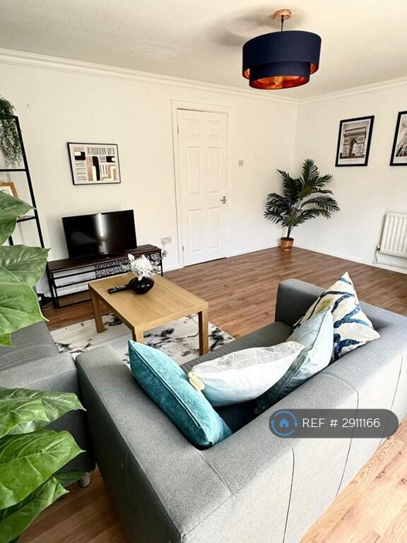 3 bedroom end of terrace house for rent