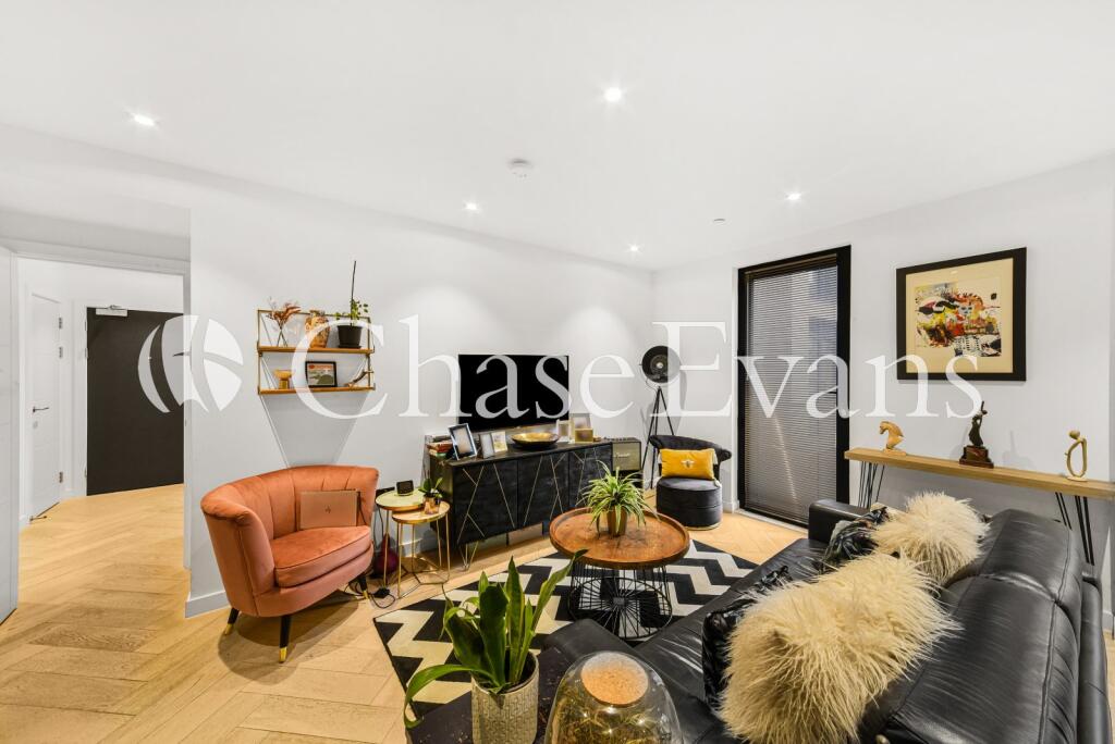 Main image of property: Luxe Tower, Dock Street, Aldgate, London, E1