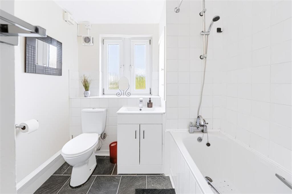 Apartment in London - View 3