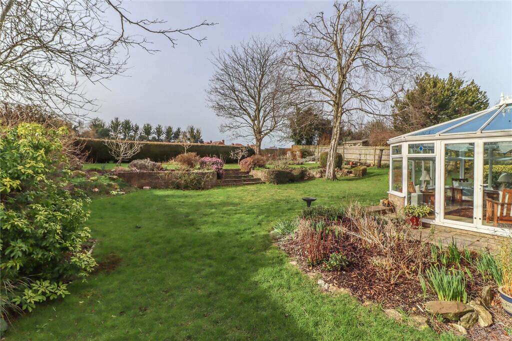 4 bed detached - Burdock Close, Goodworth Clatford, Andover, Hampshire, SP11 image 3