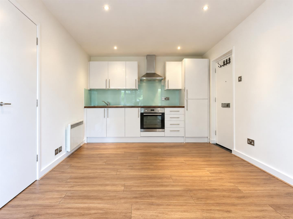 Apartment in Slough, Chalvey - View 2
