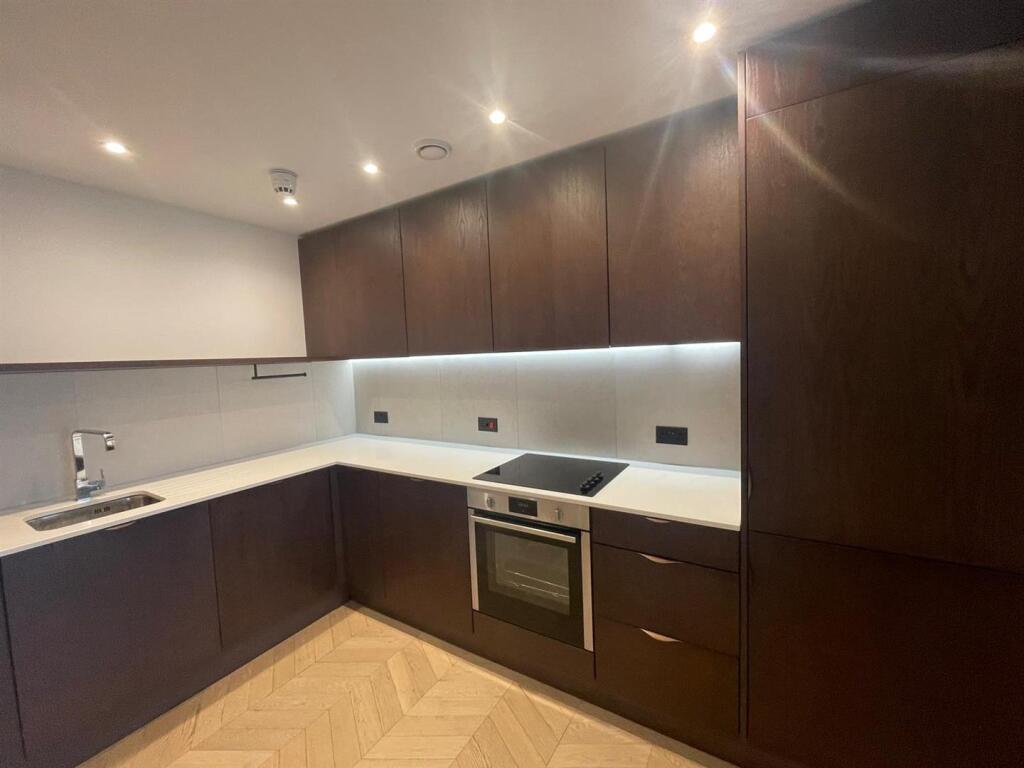 Apartment in Manchester, Hulme - View 4