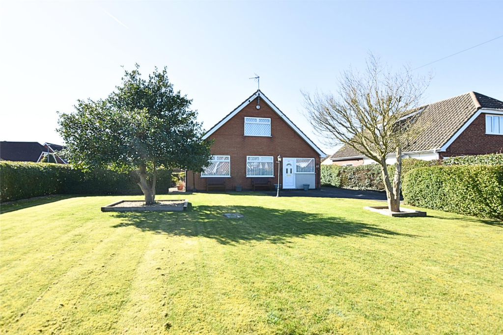 4-bed detached on Peaks Avenue, New Waltham, Grimsby, £345,000