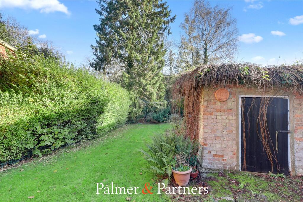 Bellhouse Lane, Pilgrims Hatch, Brentwood, Essex, CM14 photo 2