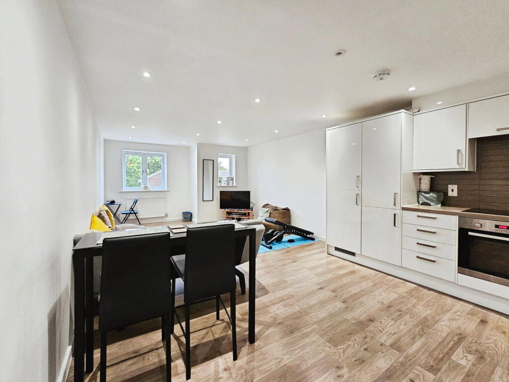 Apartment in North Hertfordshire, Royston - View 4
