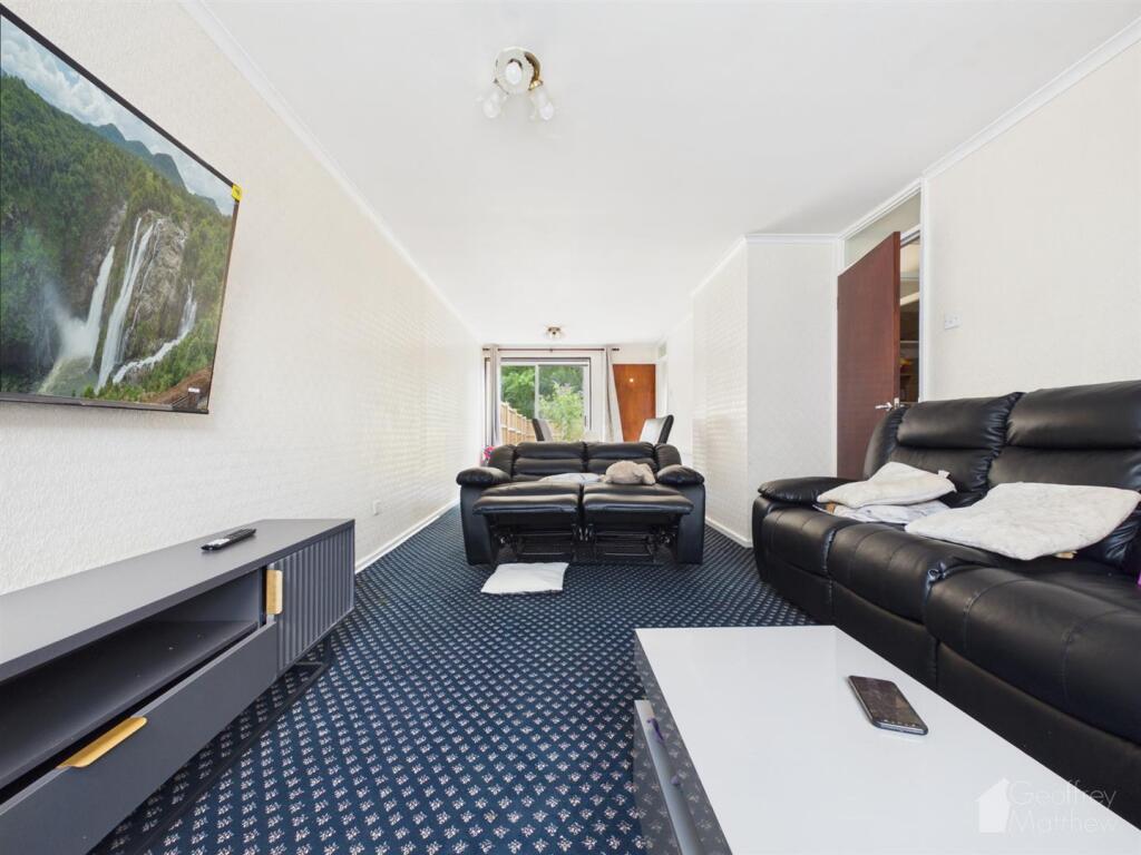 Ely Close, Wellfield Wood, Stevenage photo 3