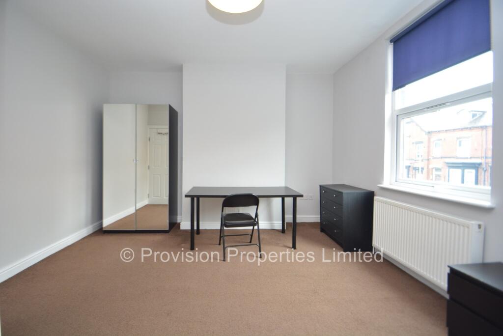 6 bedroom terraced house for rent