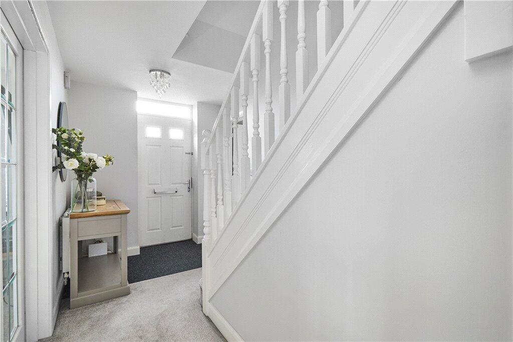 House in Bradford, Baildon - More