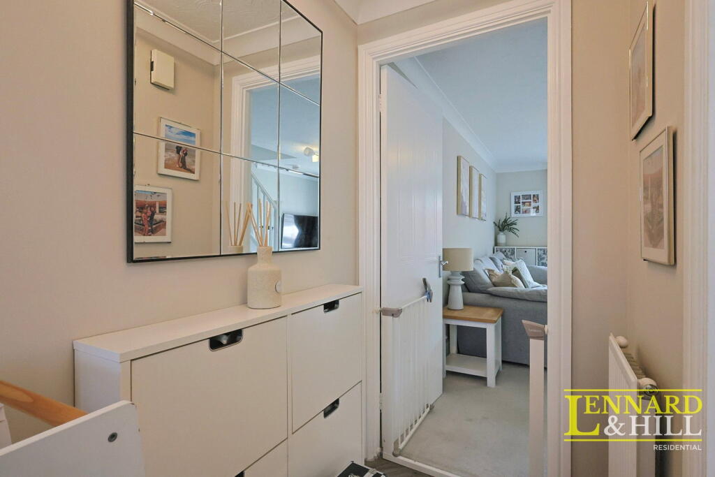Welling Road, Beachamp Gate, Orsett, RM16 3DF photo 3