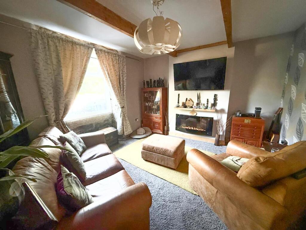 House in Bradford, Bocking, Cross Roads - View 3