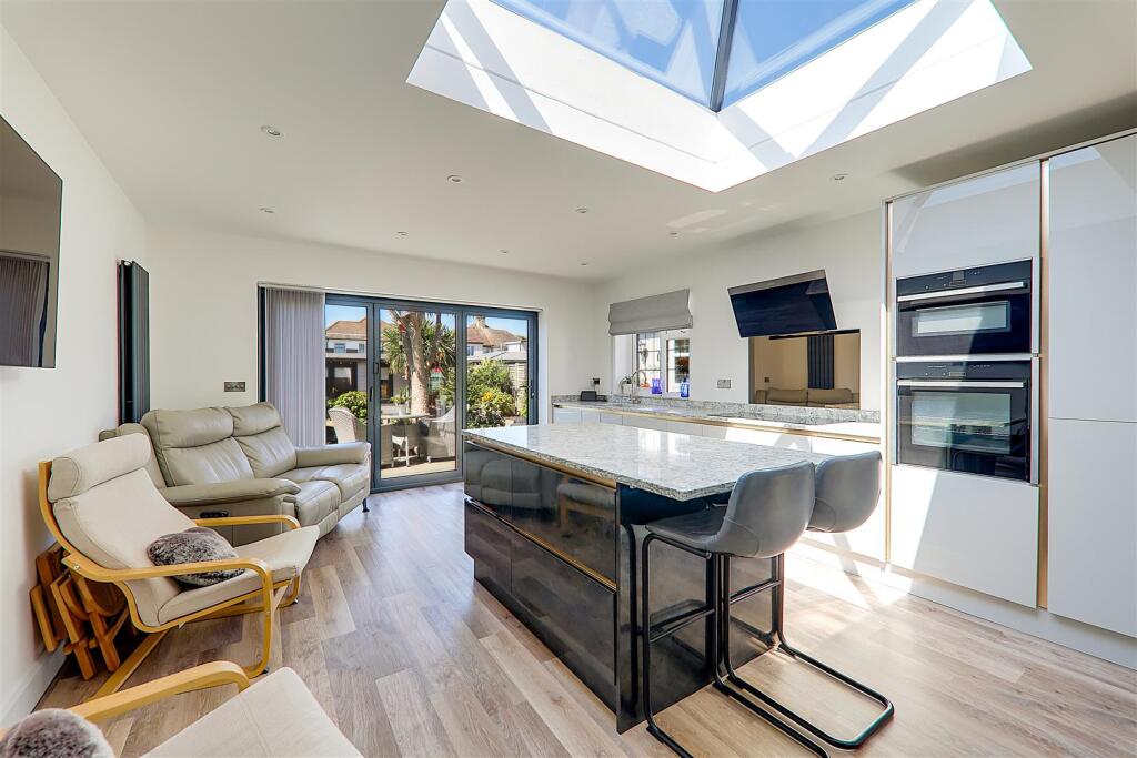 House in Worthing, Broadwater - View 4