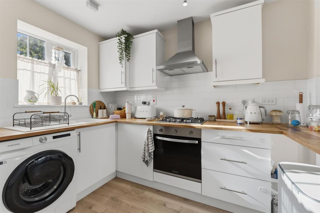 House in Kettering, Leisure Village - View 3