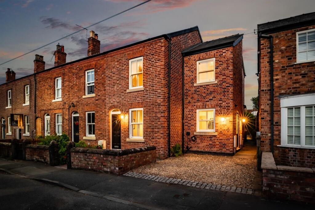 Main image of property: 31 Hartford Road, Davenham, Cheshire, CW9 8JA