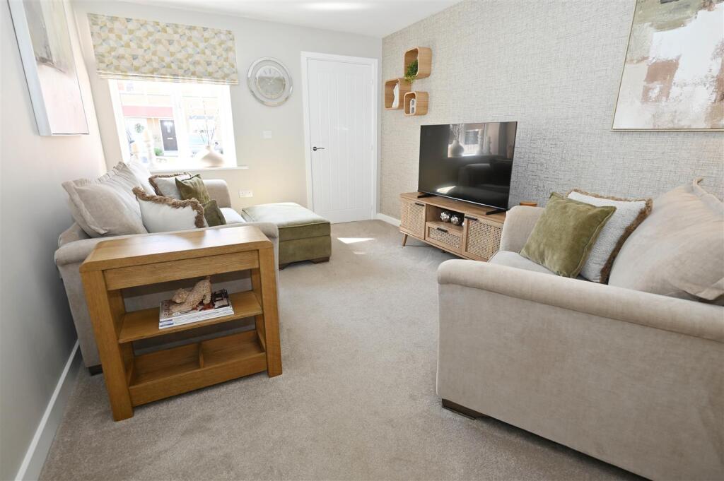 Easby Crescent, Brough St Giles photo 5