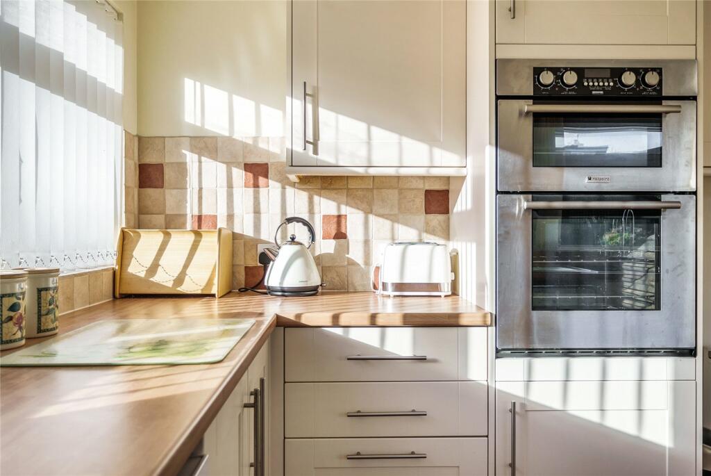 Linscott Crescent, West Yelland, Barnstaple, Devon, EX31 photo 4