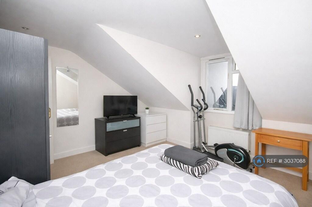 Apartment in London - View 3