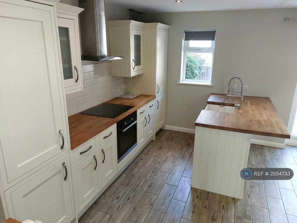 House in Lincoln - View 5