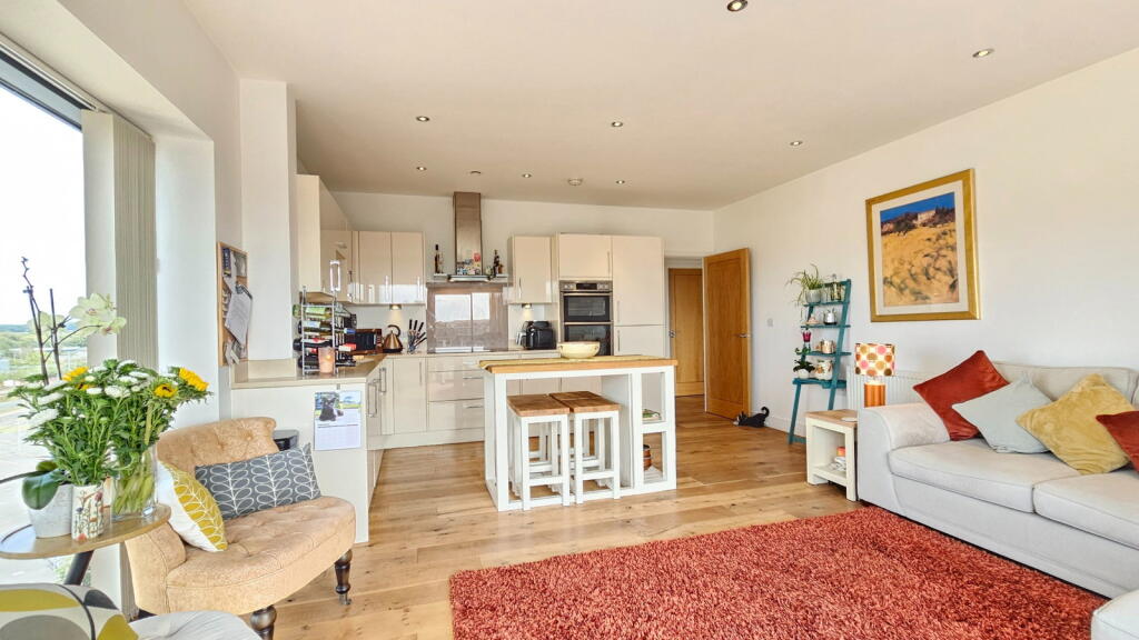 Apartment in Greenham - View 5