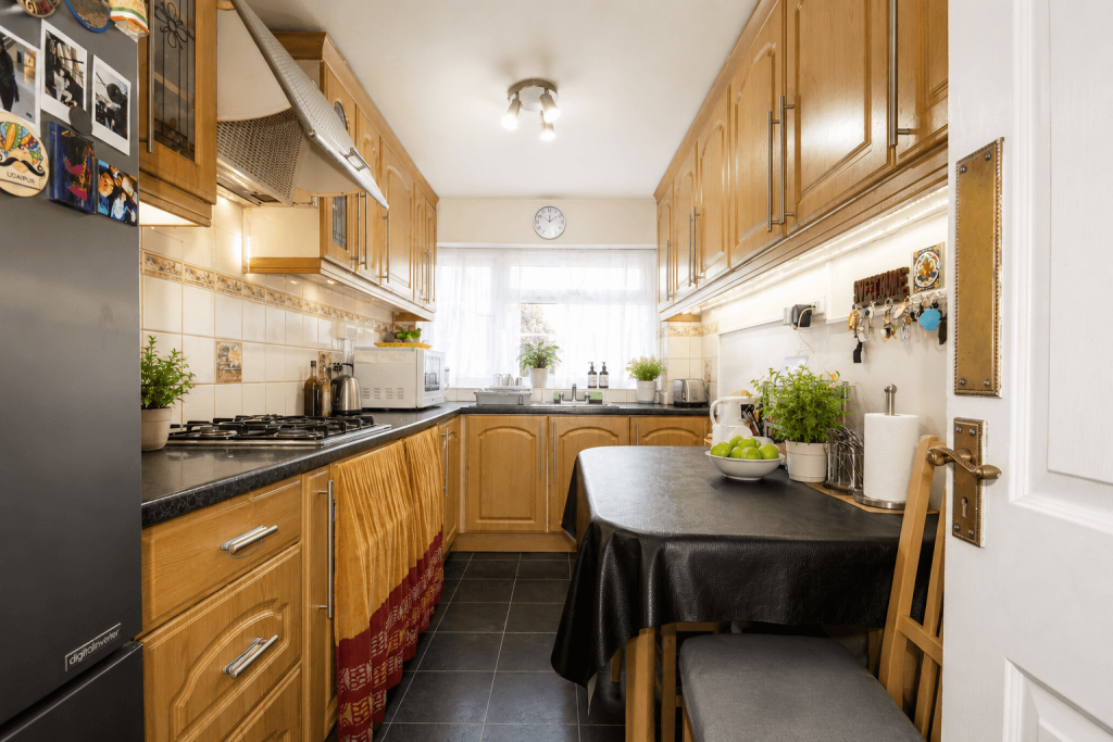 Apartment in London, London Borough of Brent - View 4