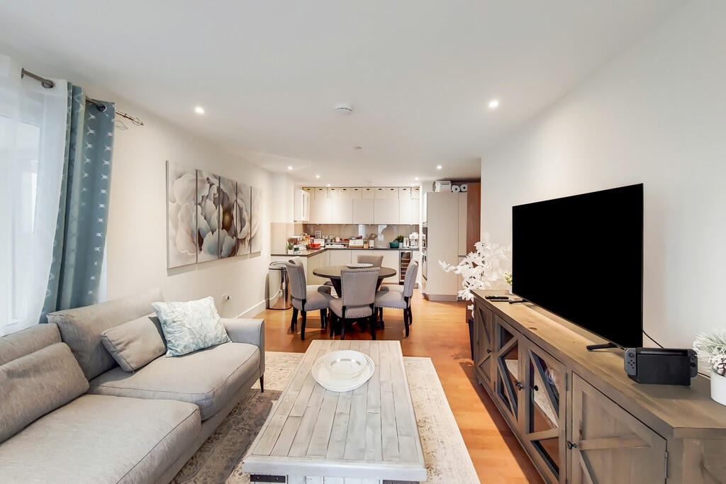 Apartment in London, Royal Borough of Kingston upon Thames - More