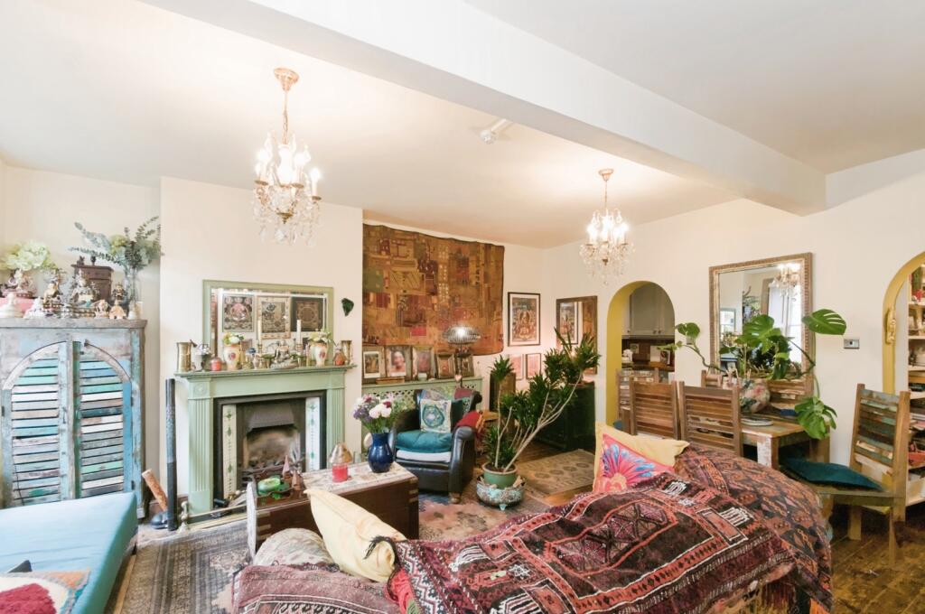 Apartment in Hove, Brunswick - View 4