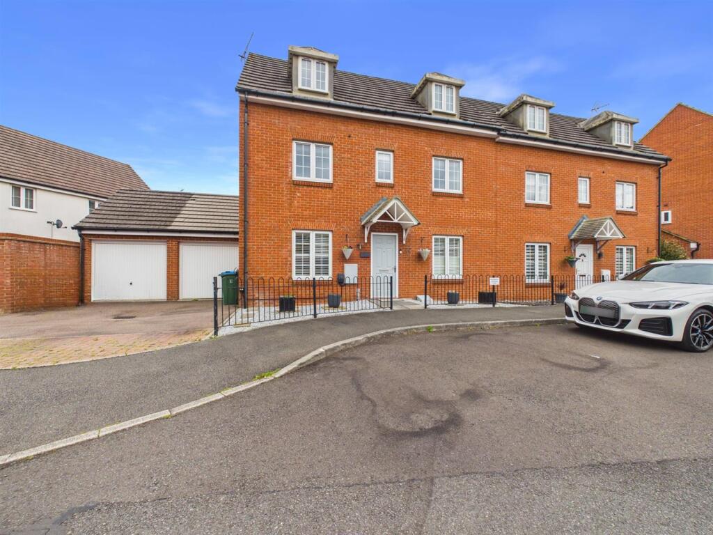 Main image of property: Foskett Way, Aylesbury