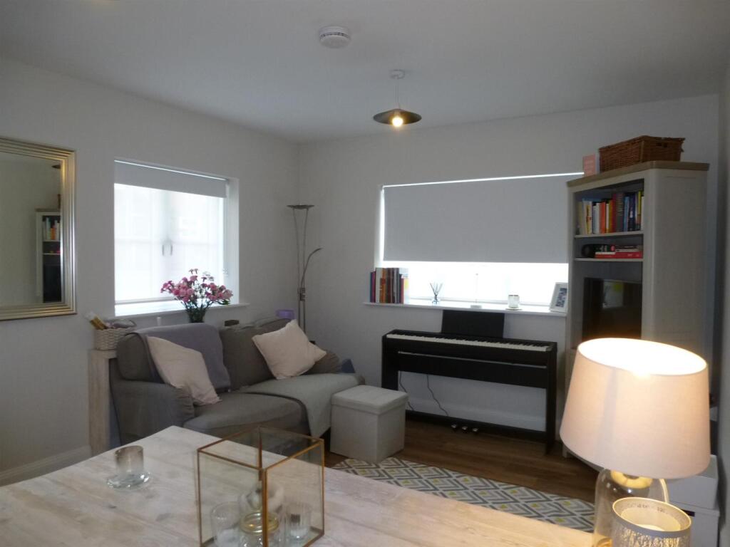 Apartment in Waverley, Haslemere - View 5