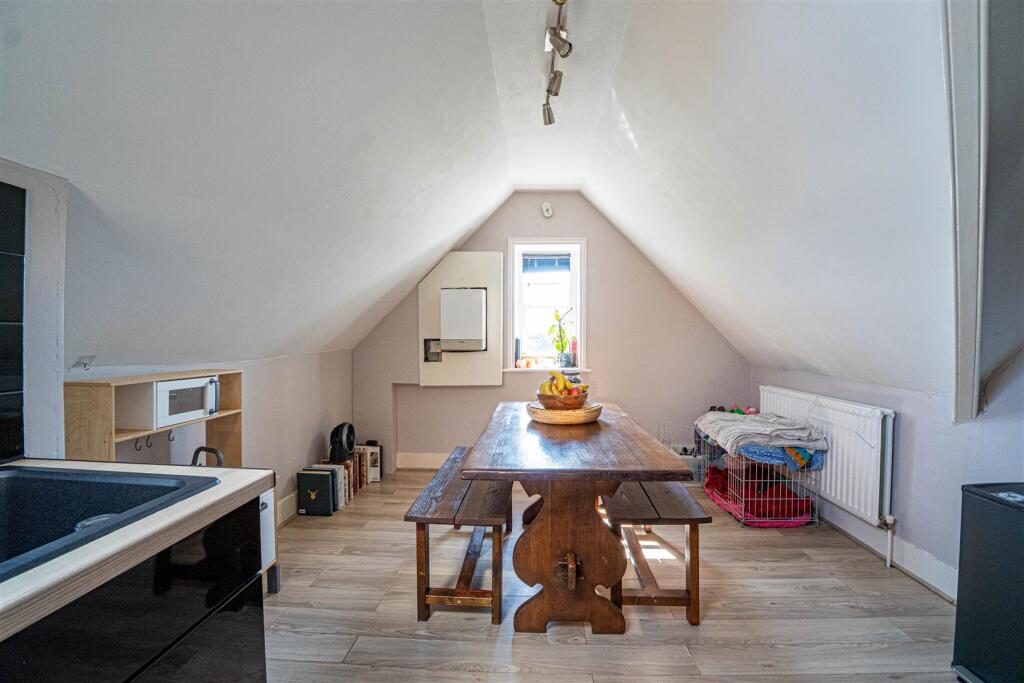 Apartment in St Leonards-on-sea, Silverhill - View 4