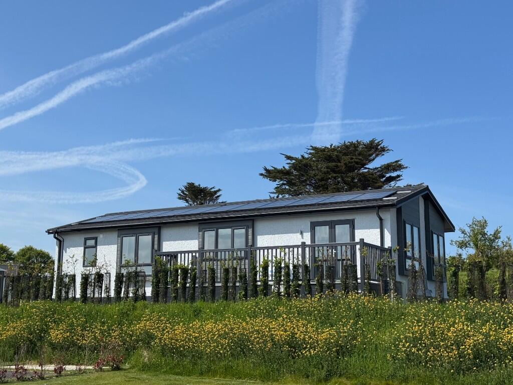 Main image of property: Fistral Retreat,
Trevemper,
Rosecliston,
Newquay
TR8 5JT