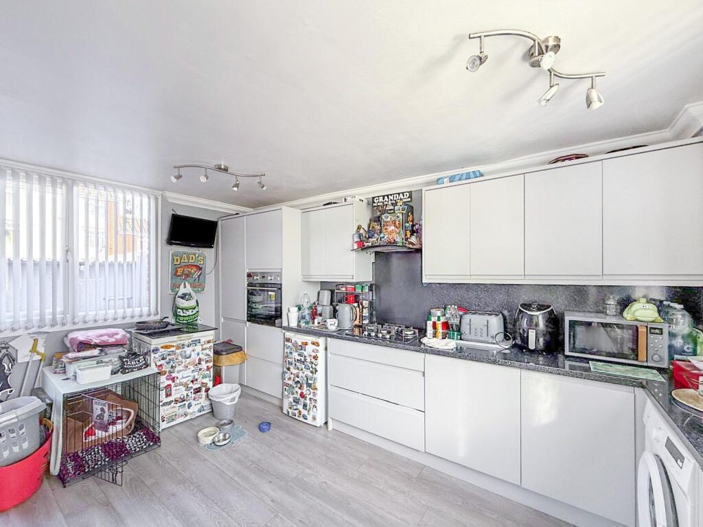 House in Hull, Kingston upon Hull - View 2