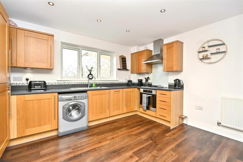 Kensington Way, Polegate photo 3