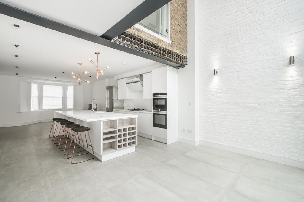 House in London - View 3