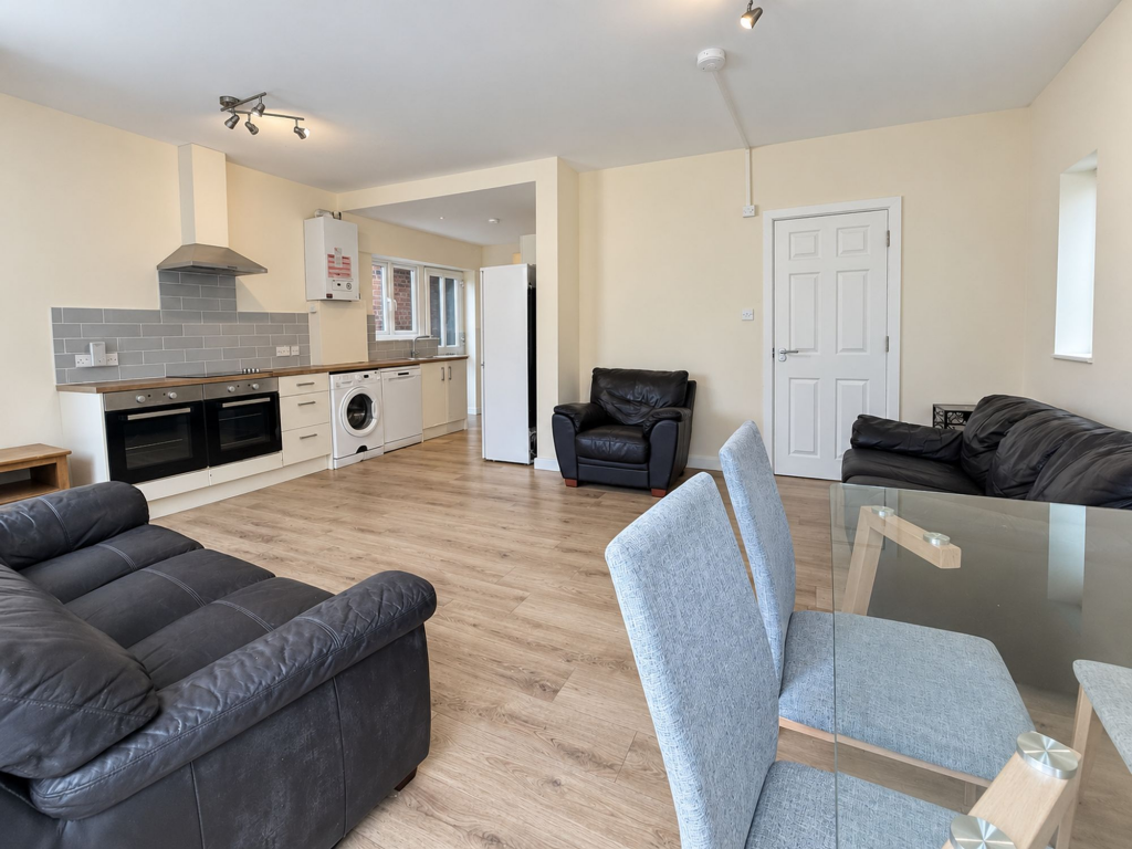 Apartment in Bournemouth - View 3