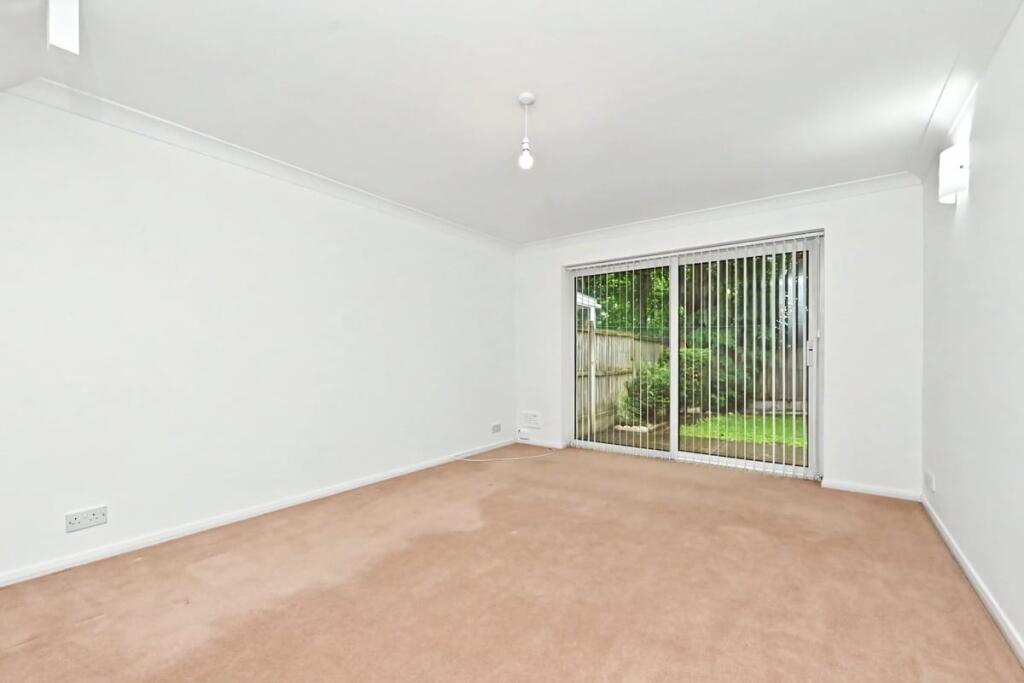 House in Stoke-on-Trent - View 3