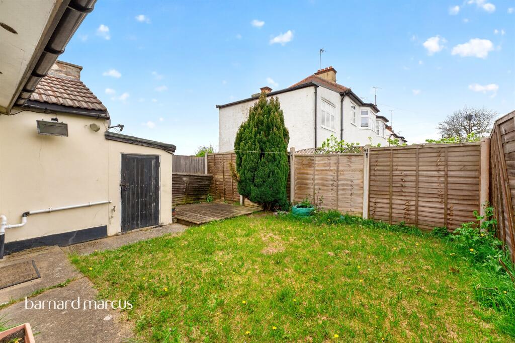 Apartment in London, Colney Hatch - View 5