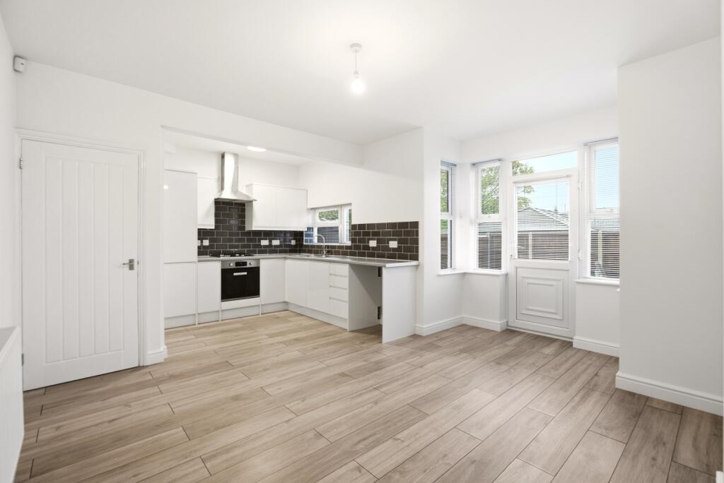 House in Dunstable, Central Bedfordshire - View 3