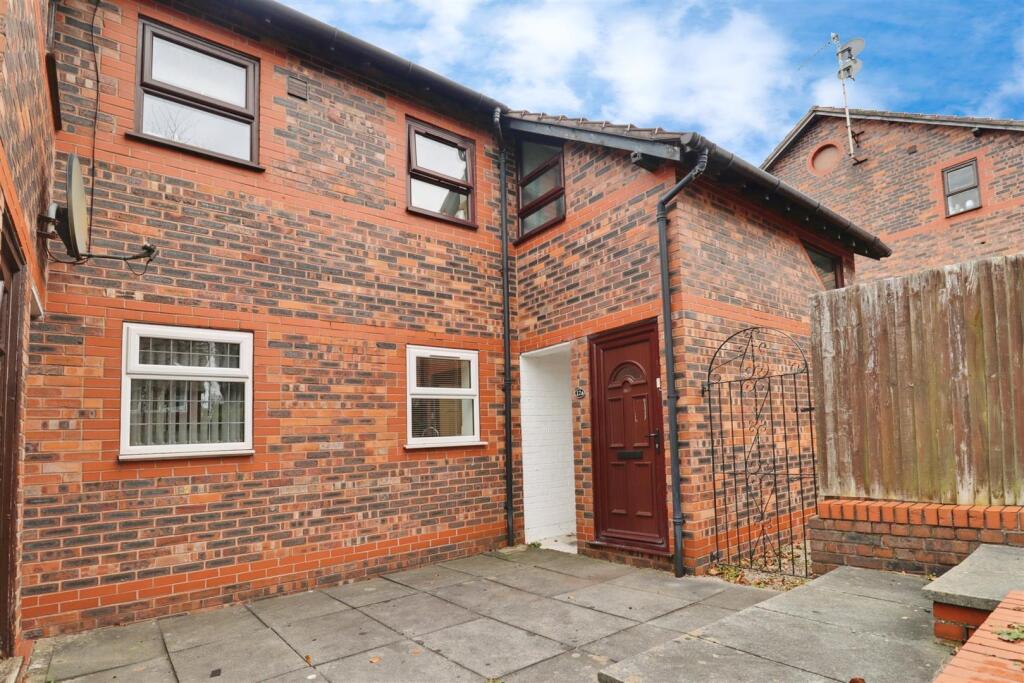 Apartment in Stoke-on-Trent - View 5