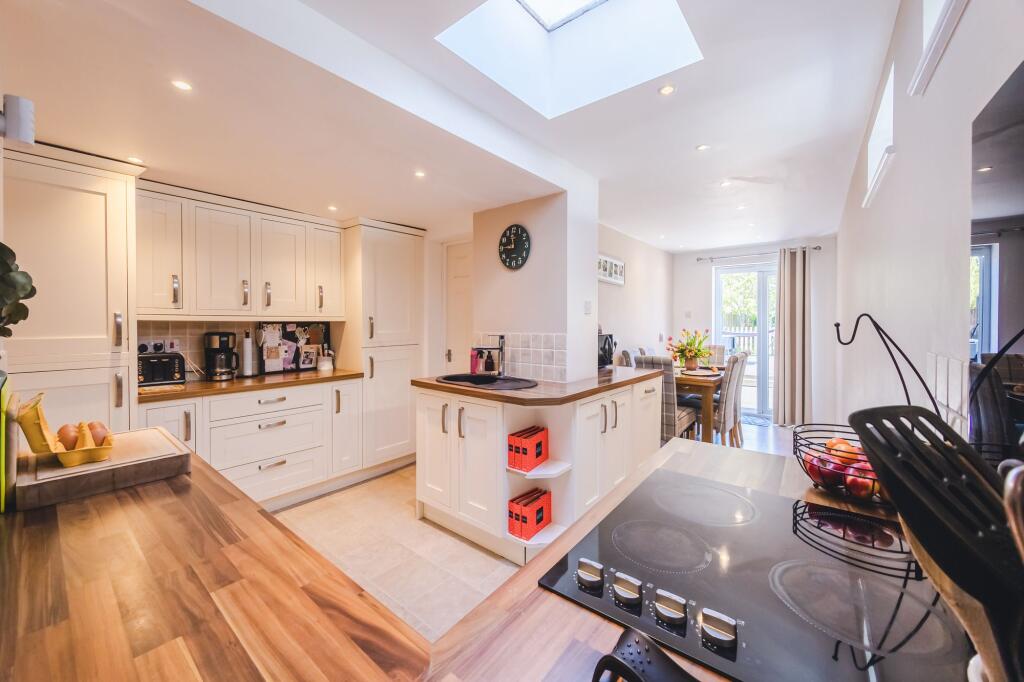 Woodland View, Swindon, SN4 photo 2